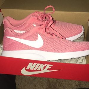 - Pink Nike Tanjun